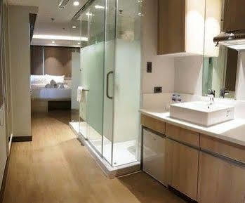 The Mini Suites Eton Tower Makati 3* Makati City